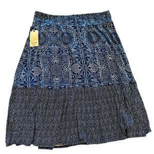 St. John’s Bay Navy Paisley Elastic Waistband Tiered Skirt. Size Medium